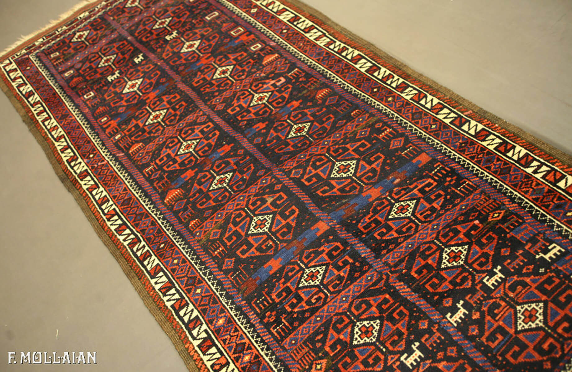 Baluch Antique Persian Rug n°:38060128